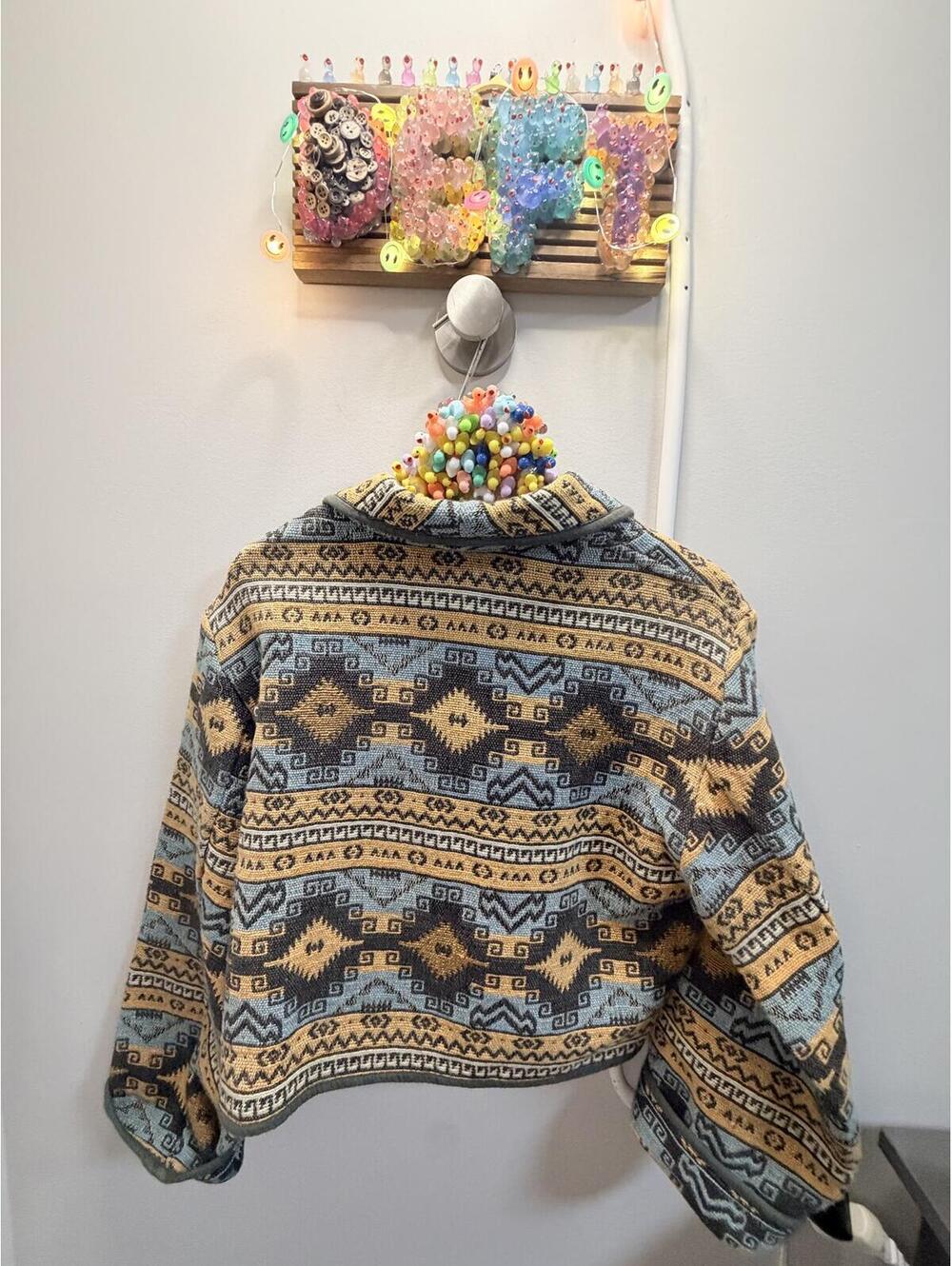 Flashback Patterned Cropped Jacket - Picture 5 of 6
